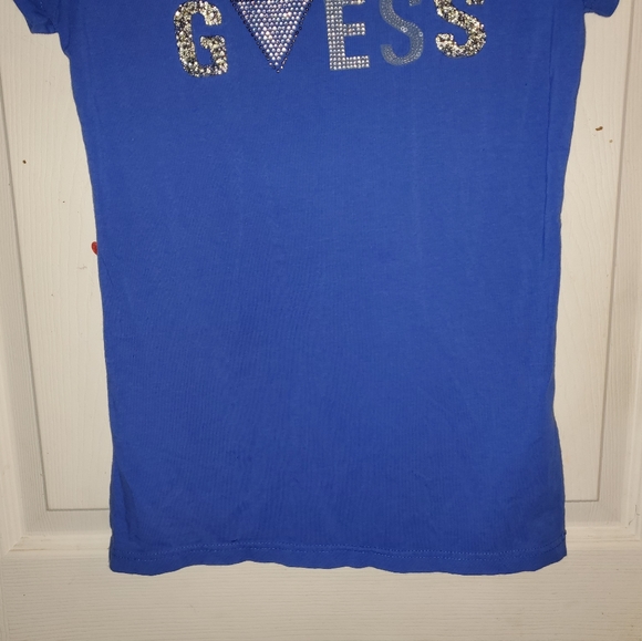 Short sleeve, scoop neck top with multi-bedazzled "GUESS" logo on front medium - Picture 5 of 11